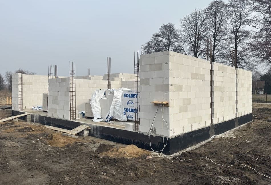 Zakończenie ścian parteru